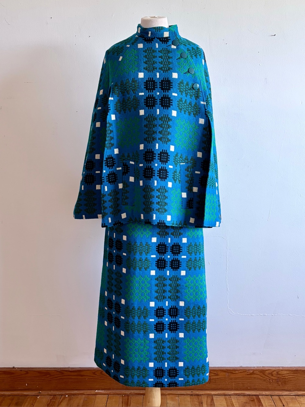 Vintage 1970s Welsh Tapestry Wool Cape Coat & Skirt Set Woven in Wales Blue Gree